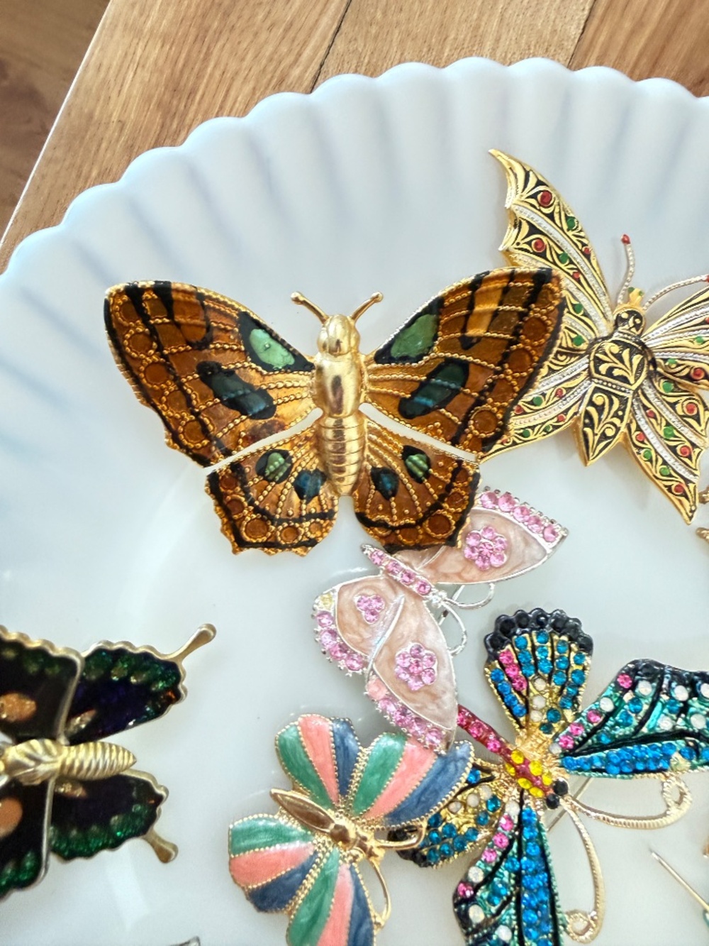 Butterfly Brooch Tray For Live Show on 9/3 - Picture 6 of 12